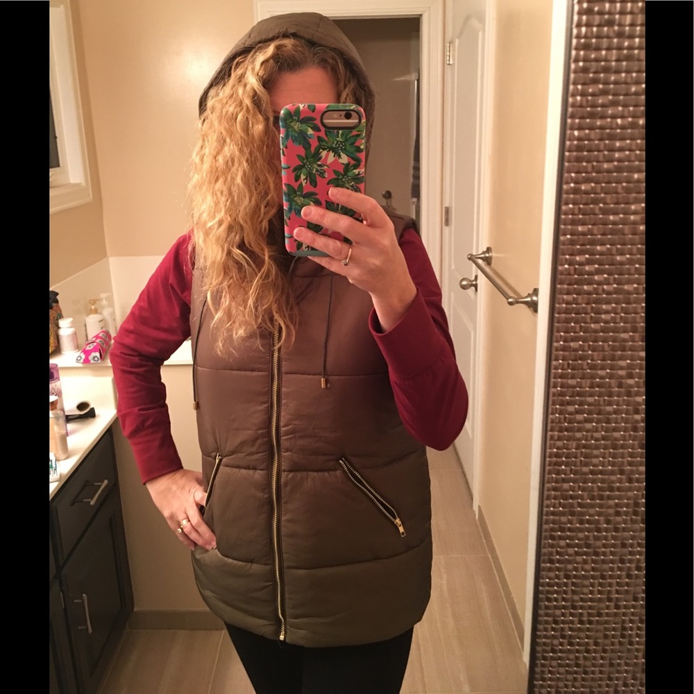 ❤️2 for $40❤️ Warm olive vest - Picture 7 of 8